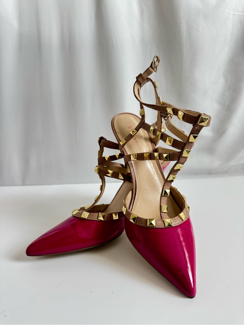 NWT BCBG Fuschia Pointed-Toe Studded T-Strap Heels - size 10